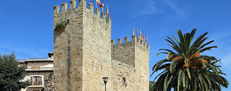 Alcúdia óváros – vacsora és városfal-séta